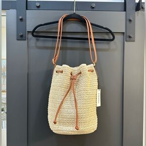 Monte woven bucket bag. Medium sized. Natural.